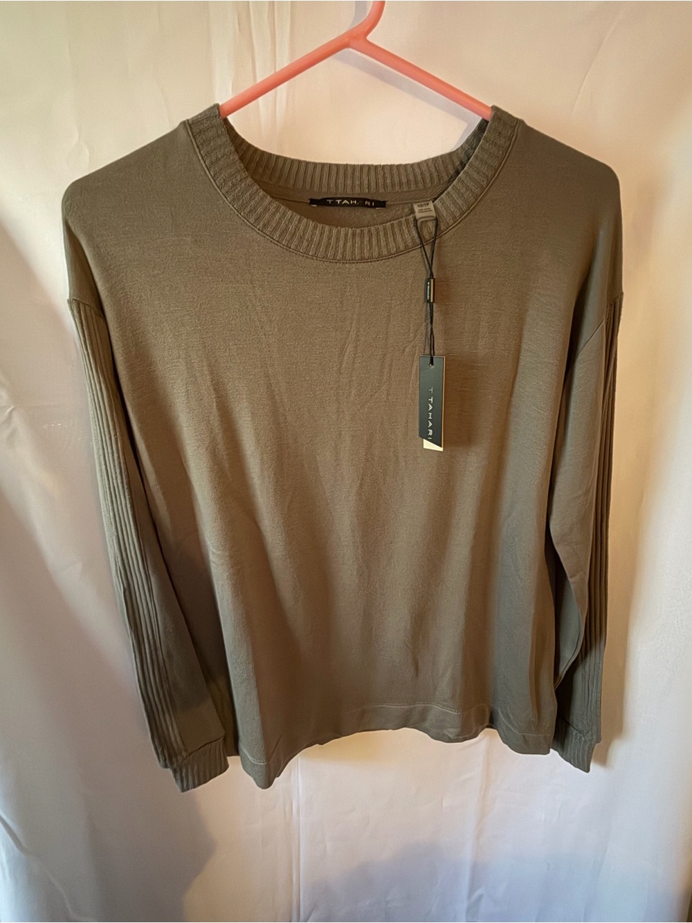 TAHARI gray Crewneck Women's Sweater